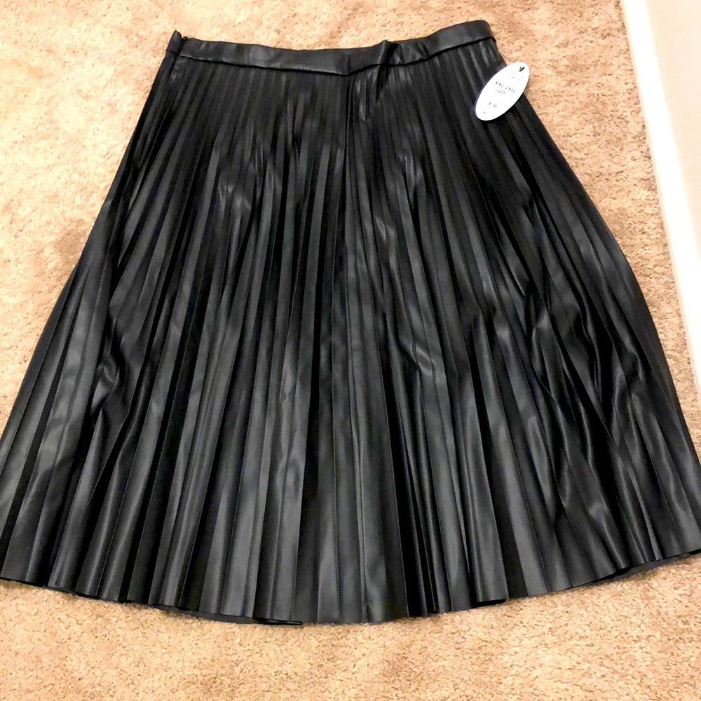 NWT faux leather skirt